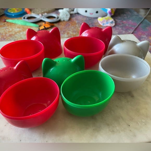 NEW- 5 EMPTY Squishmallow Capsules in Holiday colors red, green, & silver - Picture 4 of 5